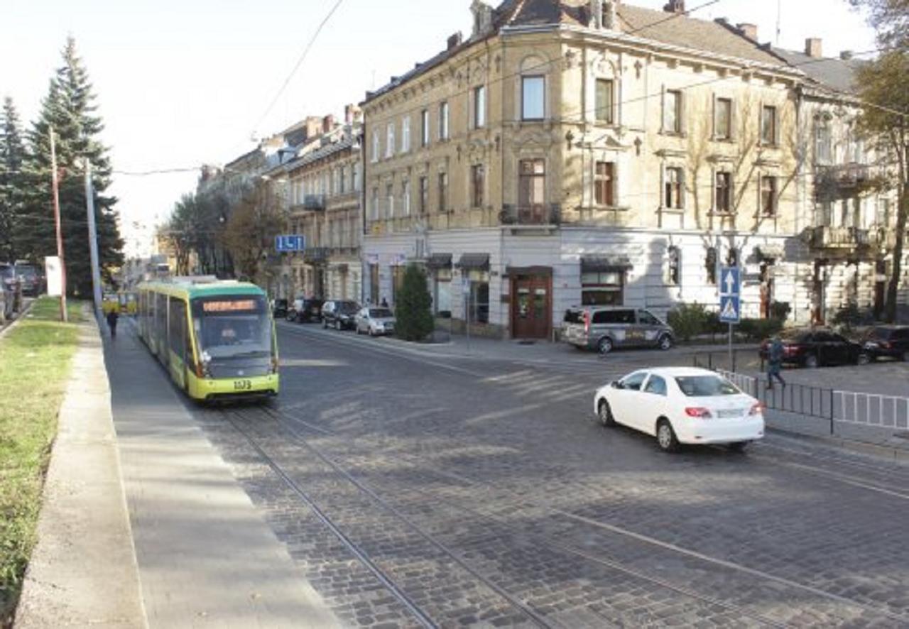 Stepana Bandery Str. 19 Appartamento Leopoli Esterno foto